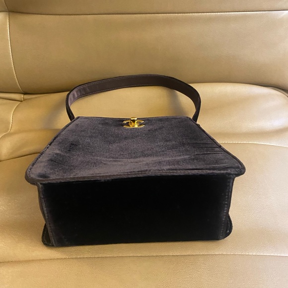 SOLD - 🌰Rare Vintage CHANEL Brown Velvet Bag - Picture 5 of 8
